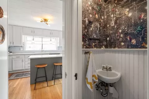 Entry Way - 127 Summer St, Maynard, MA 01754 photo 3 of 5
