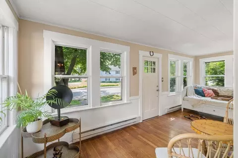 Entry Way - 127 Summer St, Maynard, MA 01754 photo 4 of 5
