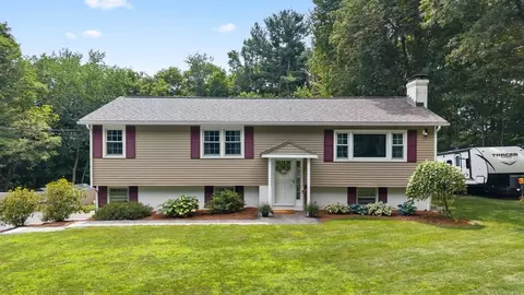 22 Barnard St, Shrewsbury, MA 01545