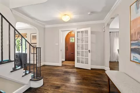 142 Beverly Rd, Chestnut Hill, MA 02467 photo 3