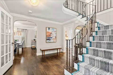 142 Beverly Rd, Chestnut Hill, MA 02467 photo 2
