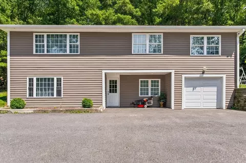 60 Brewer St, Northborough, MA 01532