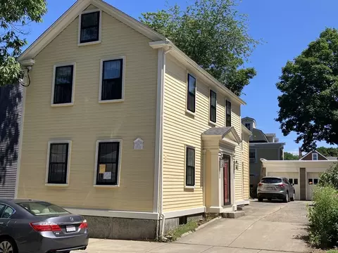 5 Daniels St, Salem, MA 01970