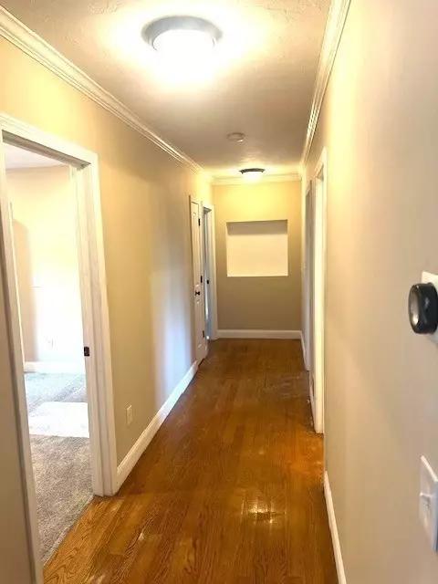 Entry Way - 34 Carpenter Ave, Worcester, MA 01605 photo 5 of 8