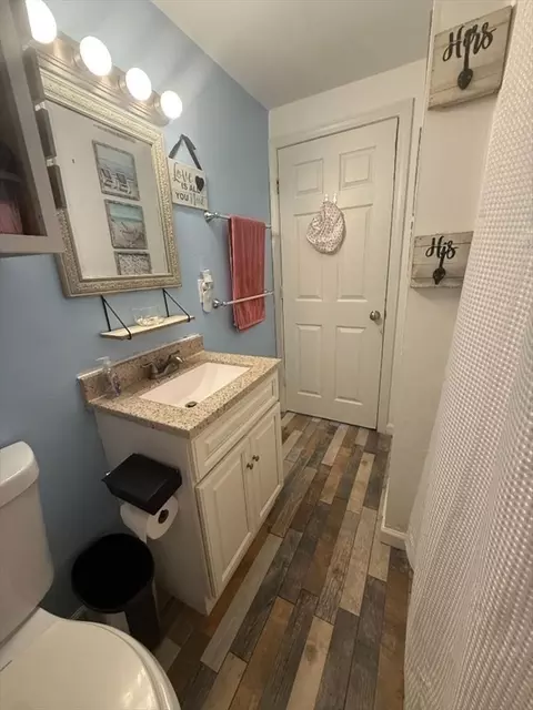 Bath - 66 Powell Ave, Springfield, MA 01119 photo 1 of 2