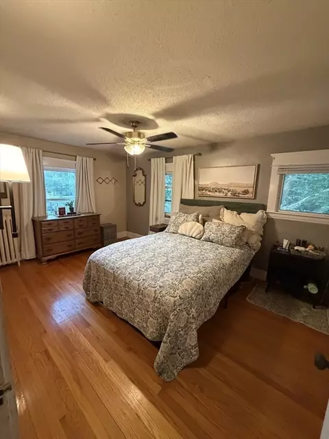 Bedroom - 14 Castle St, Springfield, MA 01118 photo 7 of 7