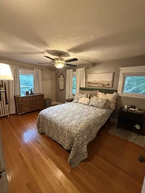 Bedroom - 14 Castle St, Springfield, MA 01118 photo 5 of 7