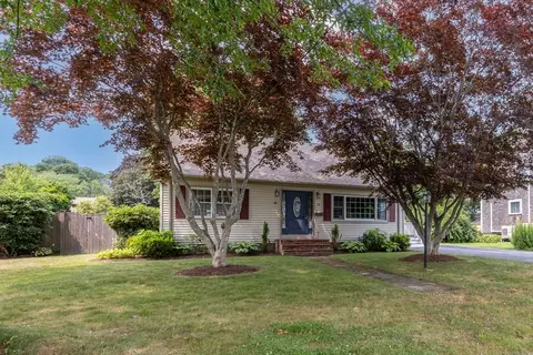 72 North St, Fairhaven, MA 02719