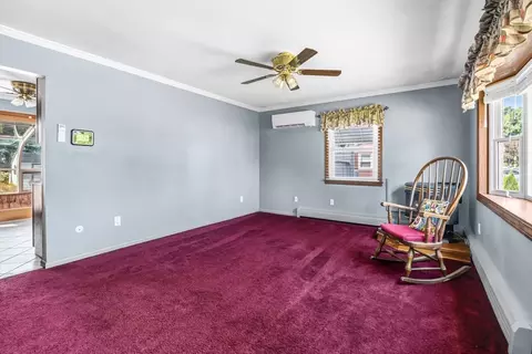 Living - 8 Richardson Cir, Easthampton, MA 01027 photo 2 of 3