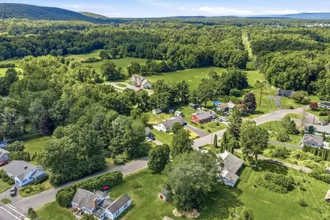 View/Area - 8 Richardson Cir, Easthampton, MA 01027 photo 3 of 6