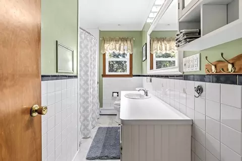 Bath - 8 Richardson Cir, Easthampton, MA 01027 photo 1 of 1