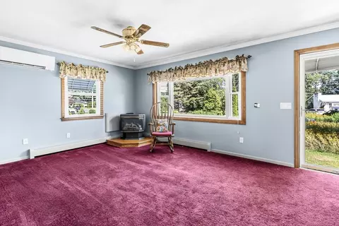 Living - 8 Richardson Cir, Easthampton, MA 01027 photo 1 of 3