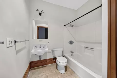 Bath - 533 Locust St #4, Fall River, MA 02720 photo 1 of 1