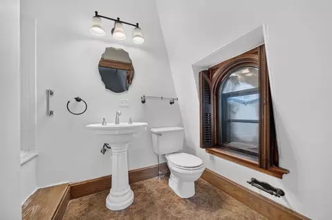 Bath - 533 Locust St #8, Fall River, MA 02720 photo 1 of 1
