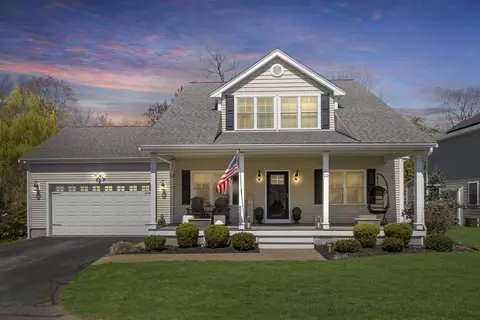 10 Charles View Ln, Medway, MA 02053