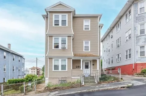 11 Shamrock St, Worcester, MA 01605