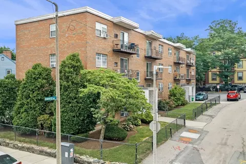 4 Robinwood Ave #6, Jamaica Plain, MA 02130