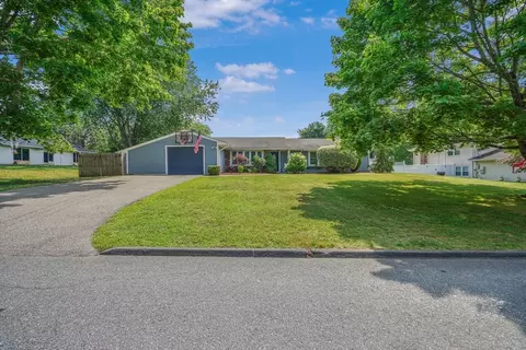 10 Topaz Ln, Dartmouth, MA 02747