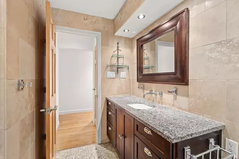Bath - 159 High Plain Rd, Andover, MA 01810 photo 2 of 3