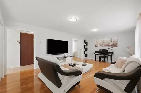 Living - 414 Bay St, Fall River, MA 02724 photo 2 of 4