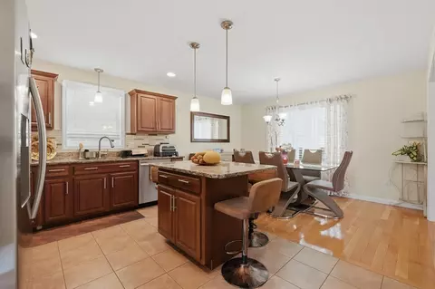 Entry Way - 414 Bay St, Fall River, MA 02724 photo 2 of 2
