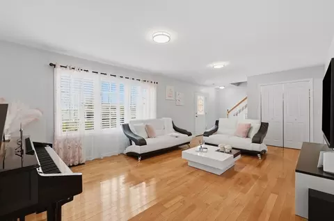 Living - 414 Bay St, Fall River, MA 02724 photo 3 of 4