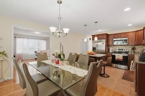 Dining - 414 Bay St, Fall River, MA 02724 photo 2 of 3