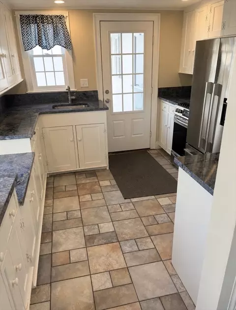 Kitchen - 4 Onset Ave, Buzzards Bay, MA 02532 photo 1 of 1