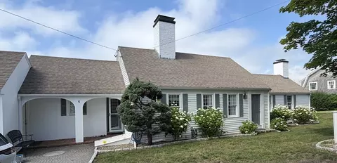 Exterior - 4 Onset Ave, Buzzards Bay, MA 02532 photo 3 of 4