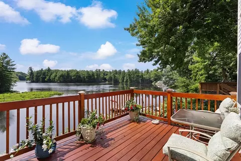 20 Pond Dr, Manchester, NH 03103