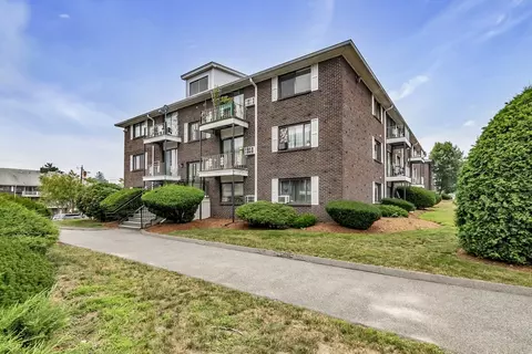 262 E Haverhill St #2, Lawrence, MA 01841