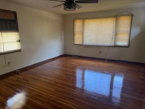 Living - 74 Leatherleaf Dr, Springfield, MA 01109 photo 2 of 2