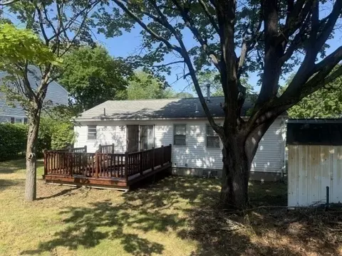 Exterior - 74 Leatherleaf Dr, Springfield, MA 01109 photo 3 of 3