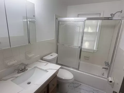 Bath - 74 Leatherleaf Dr, Springfield, MA 01109 photo 1 of 1