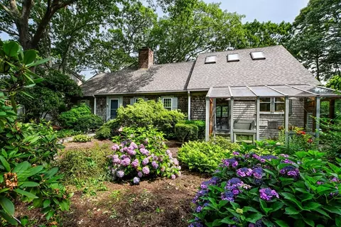 72 Loop Rd, Falmouth, MA 02540