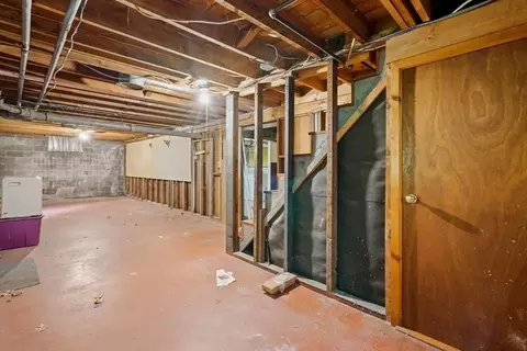 Entry Way - 52 Cecile Dr, Chicopee, MA 01020 photo 4 of 4