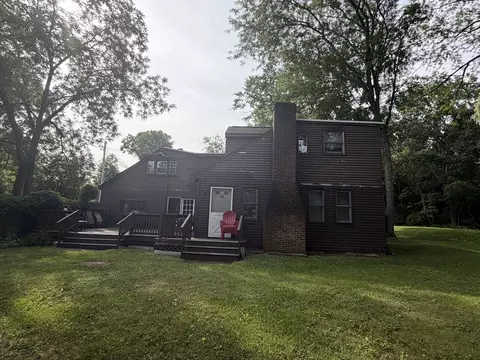 Exterior - 32 River Rd, Andover, MA 01810 photo 5 of 7
