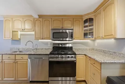 9 Clyde St #9, Somerville, MA 02145
