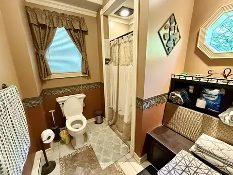 Bath - 66 Barrison St, Springfield, MA 01109 photo 3 of 7