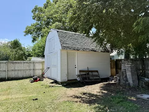 Exterior - 66 Barrison St, Springfield, MA 01109 photo 6 of 9