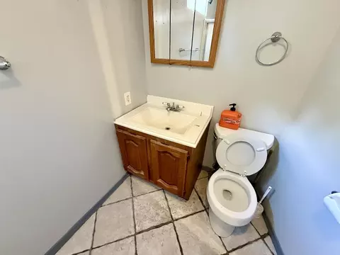 Bath - 66 Barrison St, Springfield, MA 01109 photo 6 of 7