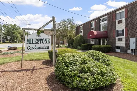 215 Chelmsford St #4, Chelmsford, MA 01824