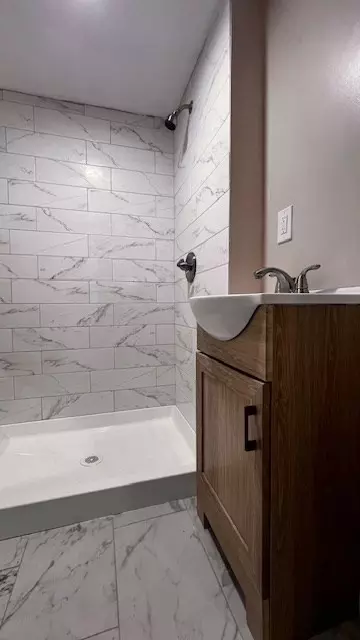 Bath - 81 Mccarthy Ave, Chicopee, MA 01020 photo 1 of 3