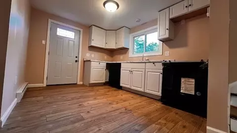 Entry Way - 81 Mccarthy Ave, Chicopee, MA 01020 photo 3 of 3