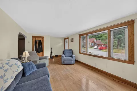 Living - 504 Twichell St, Athol, MA 01331 photo 1 of 2
