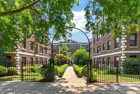 66 Queensberry St #319, Boston, MA 02215