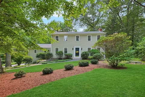 32 Thayer Farms Rd, Attleboro, MA 02703