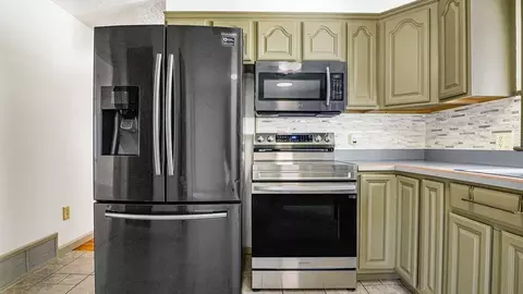 128 W Canton Cir, Springfield, MA 01104 photo 7