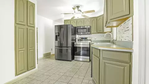 128 W Canton Cir, Springfield, MA 01104 photo 5