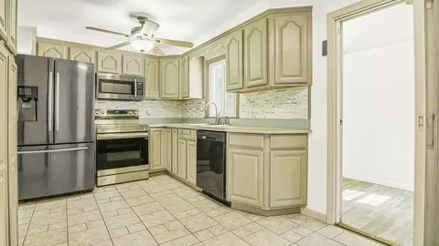 128 W Canton Cir, Springfield, MA 01104 photo 6